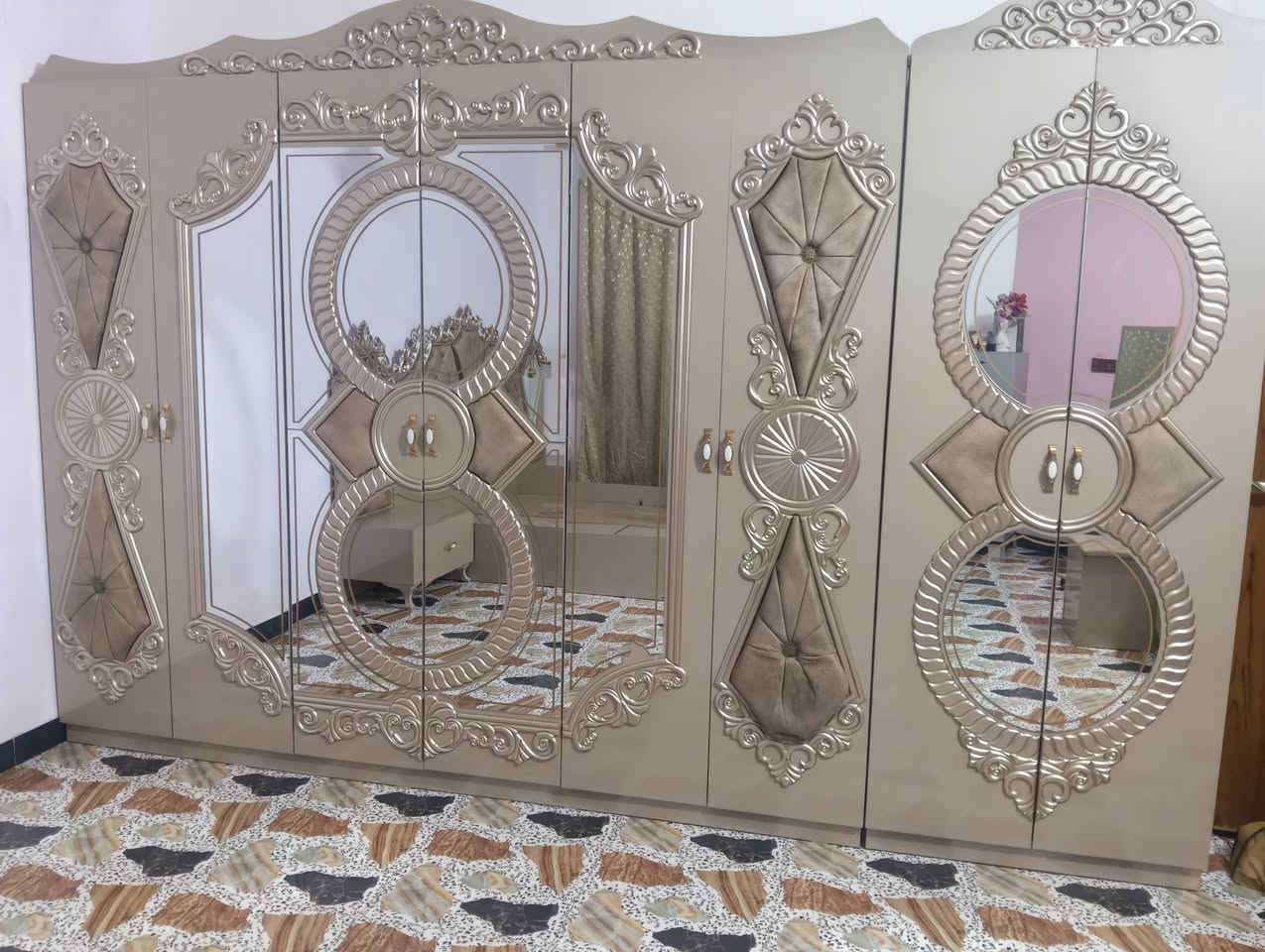غرفه تركيه ملكيه نضيفه لوك صبغ حراري اصلي وجام ليزري وبرقي جوي حديد وضهر بلوك وناره شغاله وبيه كنتور اضافي مال طفل بابين السعر 750وبيه مجال بسط اتصل علا الرقم /***********/***********//مكان فلوجه
