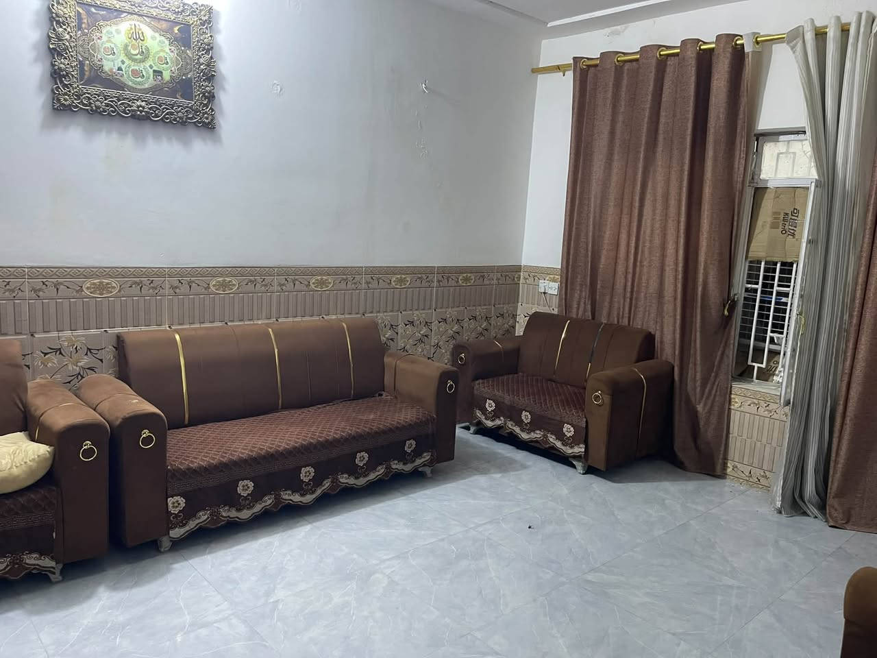 بيت للبيع مساحه ١٤٤ قطاع ٣٦ امام جامع عمار بن ياسر تفاصيل البيت
الطابق الارضي استقبال وهول وغرفه ومطبخ وحمام داخلي وخارجي وطرمه جبيره وحديقه 

الطابق الثاني استقبال و مطبخ وغرفتين وحمام 

الطابق الثالث غرفه سويت وسطح جبير 

سعره ٢٥٠ وبي مجال للشراي  

رقم ***********
