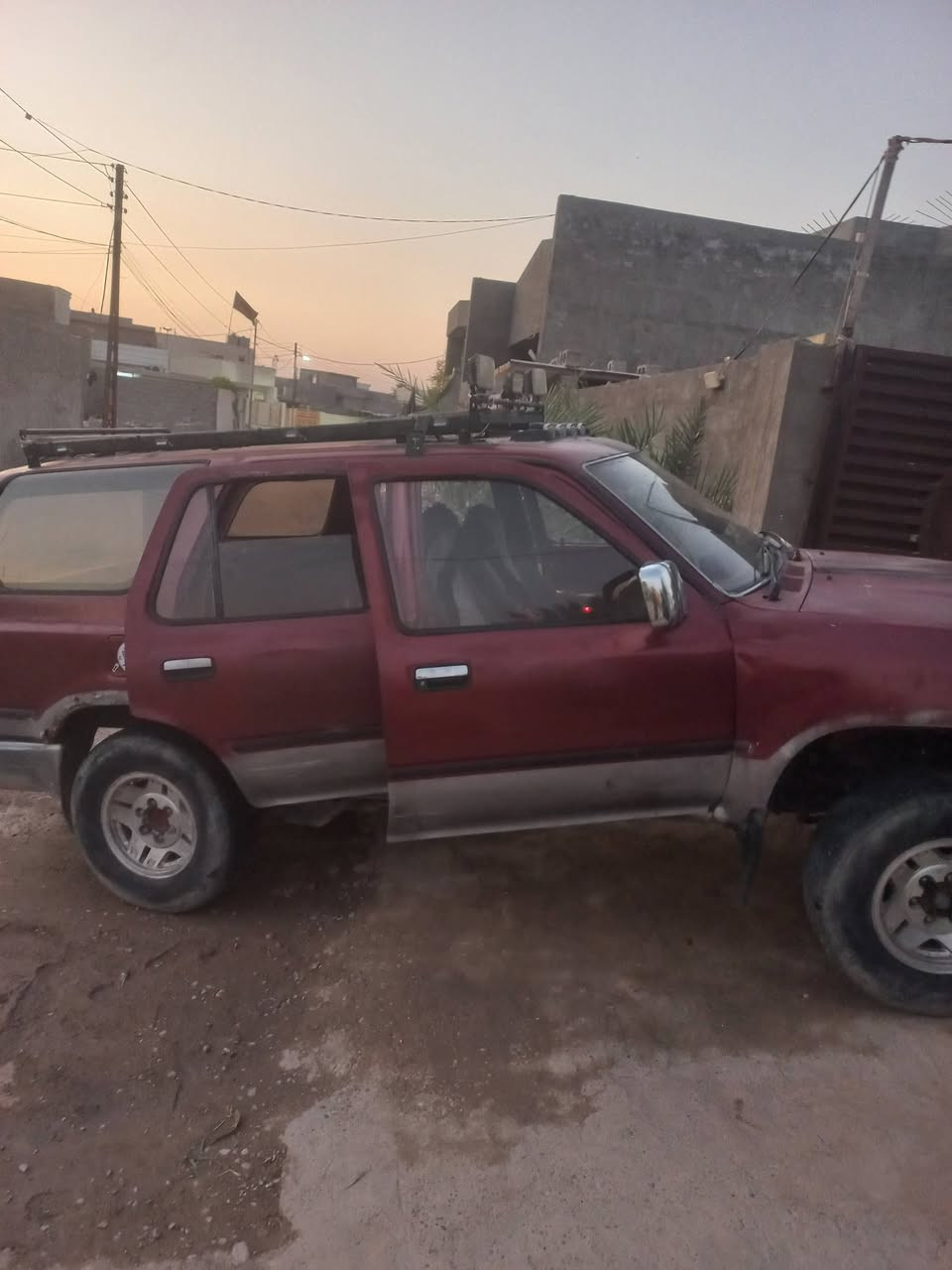 سلام عليكم لاندكروزر فوررنر موديل ٩٠رقم صلاح الدين ٣٥ وبيهه مجال قليل ***********
