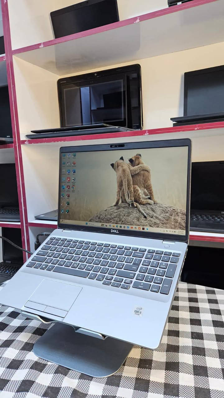 🔥 متوفر كمية حلوة 🔥

🏗️ للمهندسين وطلاب الهندسة والمصممين — جهاز Workstation عملي بكرت NVIDIA Quadro، مناسب للأعمال الهندسية والتصميم وبرامج الـCAD والمشاريع الدراسية والاحترافية.

💻 Dell Precision 3551 — قوة فئة H مع كرت Quadro P620

⚜️ المواصفات:

⚜️ المعالج: Core i5-10400H — الجيل العاشر — فئة H
⚜️ الرام: 8 كيكا DDR4 — قابل للتطوير
⚜️ الهارد: 256 كيكا SSD M.2 — قابل للتطوير
⚜️ كرت الشاشة المنفصل: NVIDIA Quadro P620 — 4 كيكا
⚜️ كرت الشاشة الداخلي: Intel UHD Graphics — 4 كيكا (ذاكرة مشتركة)
⚜️ حجم الشاشة: 15.6″
⚜️ دقة الشاشة: FHD 1920×1080
⚜️ نظام التشغيل: Windows 11 Pro
⚜️ الكيبورد: عربي / إنكليزي ليزري — بدون إضاءة
⚜️ الشاحن: Dell دائري — 130 واط

🎁 الهدايا والملحقات:
• حقيبة لابتوب
• شاحن Dell أصلي
• ماوس
• ماوس باد
• تغليف احترافي (داخل كرتونة)

🛡️ الضمان والخدمات:
• فحص اللابتوب ومقارنة المواصفات والنظافة قبل الاستلام عند المندوب.
• ضمان أسبوع كامل بعد الاستلام.
• تنصيب البرامج الأساسية وOffice حسب الطلب.

🚚 التوصيل: التوصيل متوفر إلى جميع محافظات العراق

📞 للحجز أو الاستفسار (متوفر واتساب):
*********** – ***********

📌 موقّعنا: بغداد الأمين الثانية

📦 العدد المتوفر: كمية

💰 السعر: 525,000 دينار عراقي
