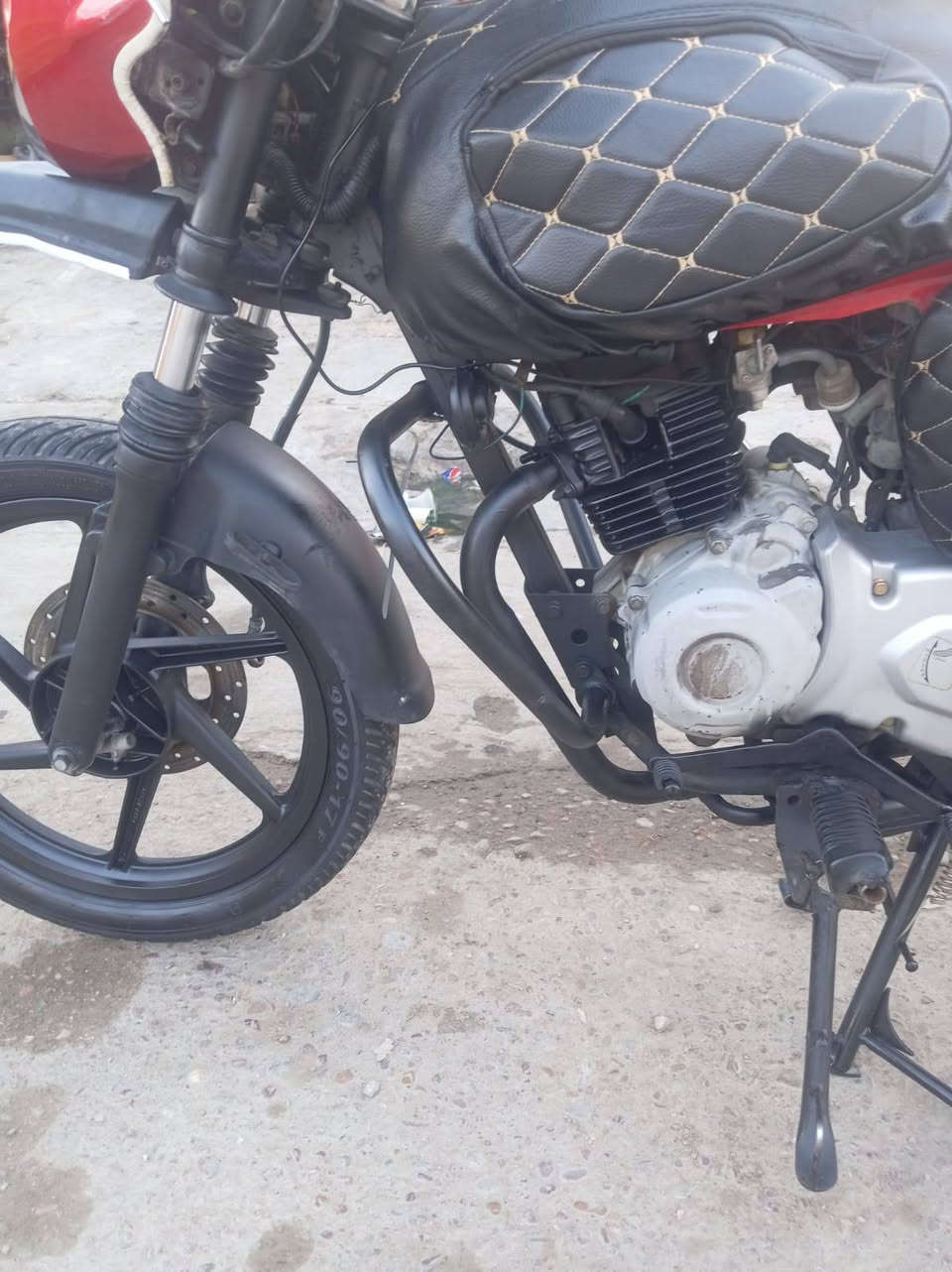سلام عليكم شباب دراجه بوكسر مديد 22 دراجة خير من الله وصوت لمحرك يخبل سلف هندر بكل وكت دراجة تخبل بيه لايت زنون ثلجي إشارة دشبوله كله كامل تنكر وتطلع توكف بصف المحرك إذا سمعه تاخذهة بلاش جيب فيتر وتعال ماناقصهة برغي ربع مذب عليه سعر800وبيه مجال حك جيه عنواني بغداد مدينة الصدر واتساب *********** و رصيد
