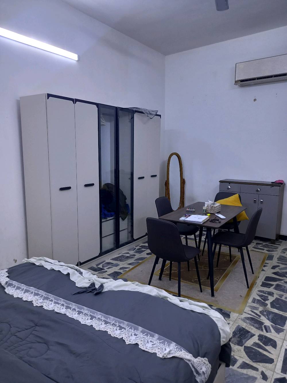 اثاث للبيع مستعجل ، مكاني بغداد كويريش قرب علوة الرشيد

سبلت توسوت انفيرتر طن ونص جديد استخدام شهر سعره ب 500 الف وبي مجال بسيط 

مبردة كشر نظيف شغاله ( عطل دكم تشغل واتر بام وسرعه عاليه فقط ) سعرها 75 الف وبيها مجال 

غرفة نوم نفرين تركية ب.400 الف وبيها مجال للشراي

ميز طعام تركي خشب ثقيل ب 150 وبي مجال بسيط

طباخ وفرن 4 عيون نوعية ممتازة ب 150 الف وبي مجال 

دبة غاز ب 60 الف بيها نص 

كاونتر وسنك وملحك مرمري ب 300 الف وبيها مجال للشراي

ميز بلازما تركي سعر 125  الف وبي مجال 

طبله وسيطة خشب ب 60 الف مجال بسيط

مرايا ديكور خشب ب 35 الف 

طيور حب زوج ب 15 الف 

دووشك طبقتين  نفرين نظيف صار شهر من اخدته ب 100 الف رايده 

جزامة خشب ثقيل ب 60 الف 

ثلاجة نوعية ثراك جديدة بضمان بعدها ب 250 وبيها مجال 

بردات جديدة ب 50 وياهن بواري 

خلاط ب 15 الف جديد 

بنكات سقف 3 جديدات كلهن ب 50 الف 

 (( رجا المو شراي لايراسل 🙏))

مكاني : بغداد كويريش 

:قمي : ***********