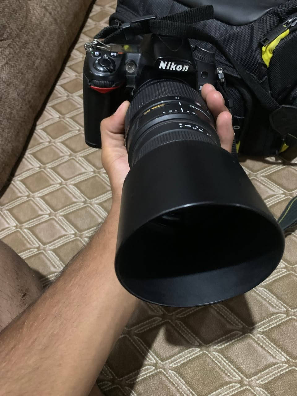 كامر نيكون D7000. مع عدسه ٧٠/٣٠٠ زوم رياضي الكامره اي عيب ما بيها وشرط الفحص ملحقات بطاريه وجنطه مالتها والشاحن مال بطاريه الكامره اي عيب مابيها شترا ٥٤k
العدسه جديده كدامك بل صوره سعرها ٦٥٠ وبيها مجال عنواني كركوك ***********

