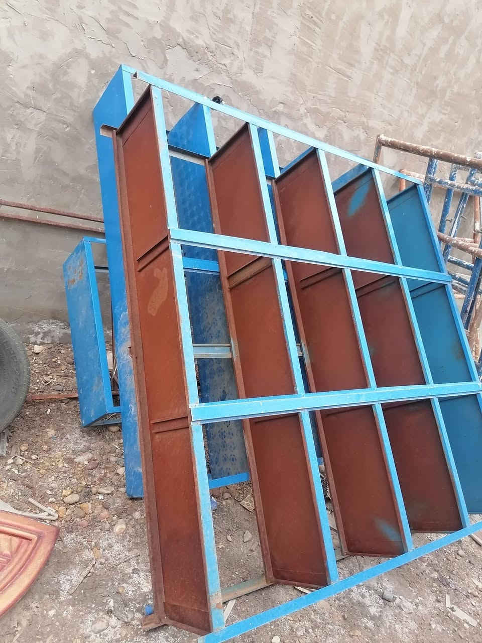 رفوف حديد • عدد ٣ • نضيف