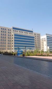 عيادات أسنان • جامعة اشور • علاج مجاني