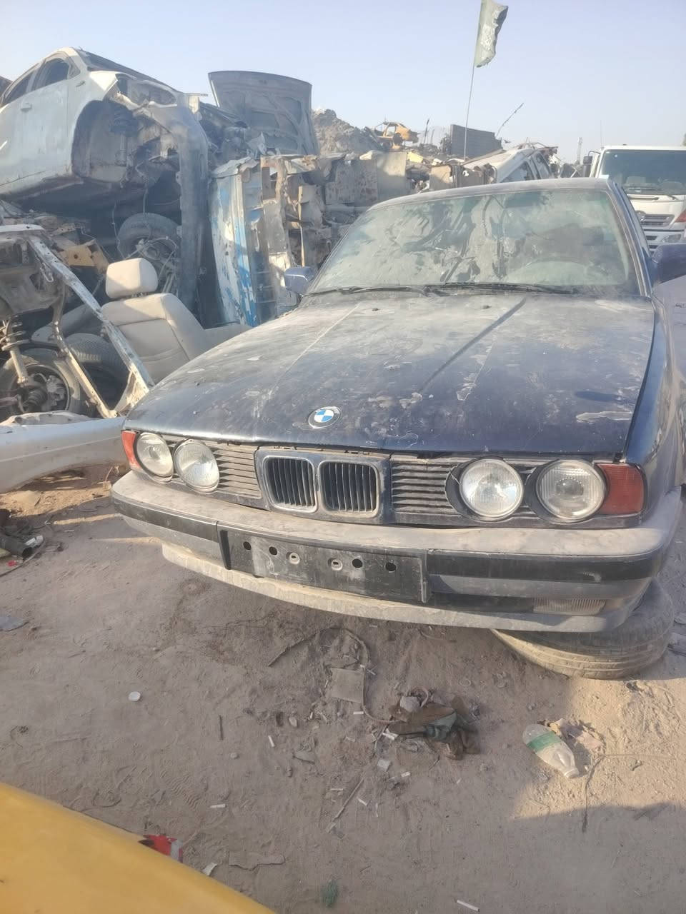 يوجد  تفصيخ سيدان  وبيم 525 مكينه فيفيتي فيشه وحده ثنين ونص ومكينه بيكاتشو  ويشي تحتاج قراض جميع سيارات متوفر رقم ***********
