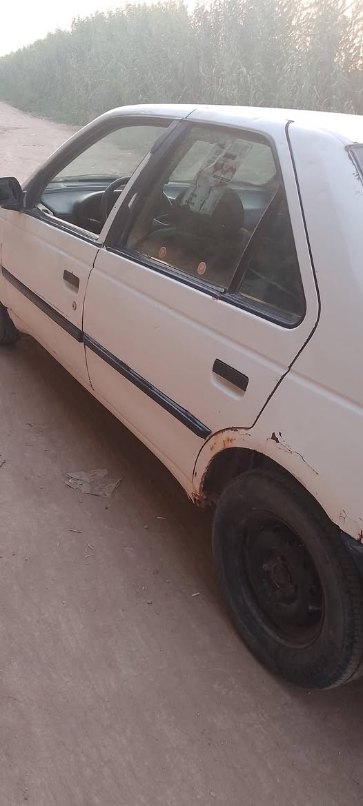 السلام عليكم بيجو روى موديل 9 بلاديه لون ابيض تبريد رقم قادسيه مالك موجود سنويه ساقطة بيها خياس والثاني مرات يفلت فقط السعر17موبايل***********
