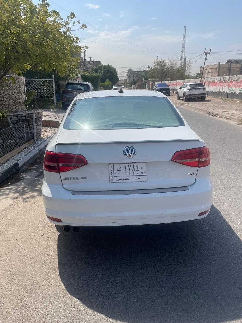 فولكسواكن جيتا موديل ٢٠١٥ مححرك ١٨٠٠ توربو بيه صبغ بالجاملغ الامامي الايمن مع الباب بدون ضربة يعني بجم كبس ايرباكت ماطاكة داخله مخمل بصمة تحكمات بالستيرن كامرة خلفية تبريد ثلج عارضه ١٣٠٠٠ دولار وبيه مجال للطيبين السيارة باسمي وهذا رقمي *********** بغداد, العراق
