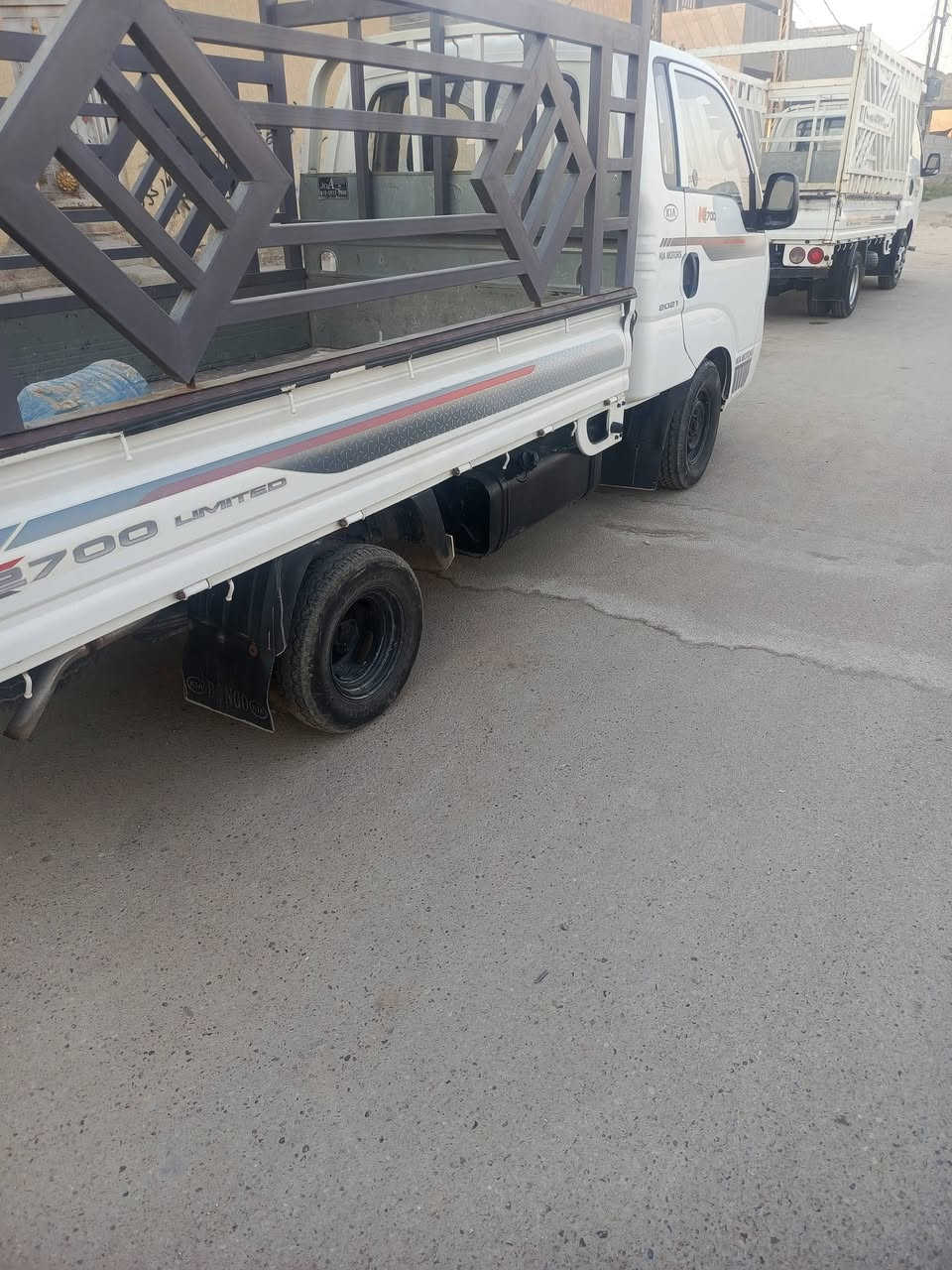 كية موديل 14رقم بغداد جديد مكفولة من الضربة ولصبغ ولشاصي مكينة بيه بخار سونار مرفق بلمنشور السعر 105وبيهة مجال *********** كورك ***********مكاني الحصوة مال ابو غريب
