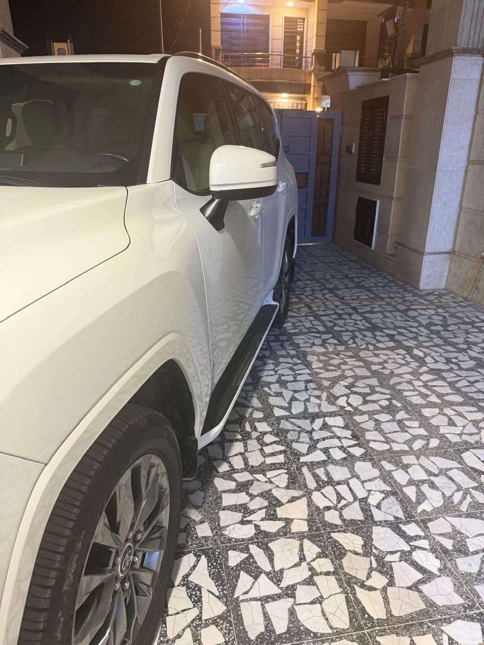 السلام عليكم لاندكروز 2022 ساز ام تطبيق وشاشات ماشيه 75  الف بسمي تحويل ثاني يوم داخل جلد تبريد بل كشنات صندوق كهرباء كراسي كهرباء سياره كلش جديده عده رصعه بل باب وأما ساحبه بعد السعر 595 مكاني بغداد زيونه رقمي ***********
