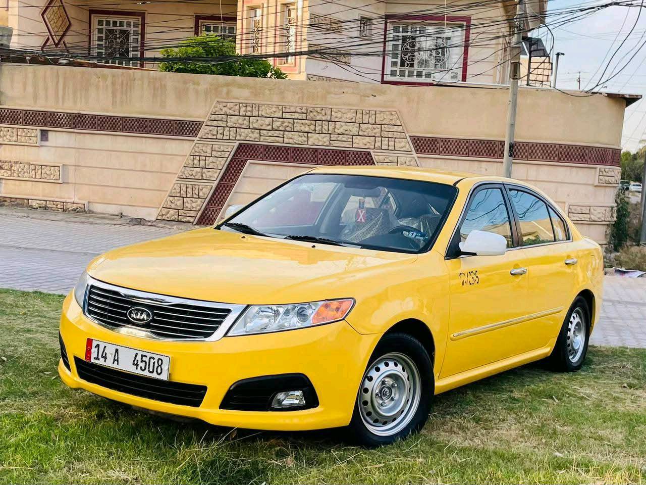 السلام عليكم ورحمة الله وبركاتة 
كيا اوبتيما موديل 2009 شكل 2010 وارد كوري
مكفولة من الدعامية لدعامية مصبوغة جمالية 
* كير ومكينة خير من الله 
* تخم تاير 
* تبريد ثلج  
*مكينة 2000 دوش المرغوب 
* ترايك وين ما تريد 
*سيارة جاهزة ماناقصة شي شغل وطلع ع باب الله 
مكان السيارة ذي قار 
السعر 97 وبيها مجال للشراي
للاستفسار *********** و بخدمتكم