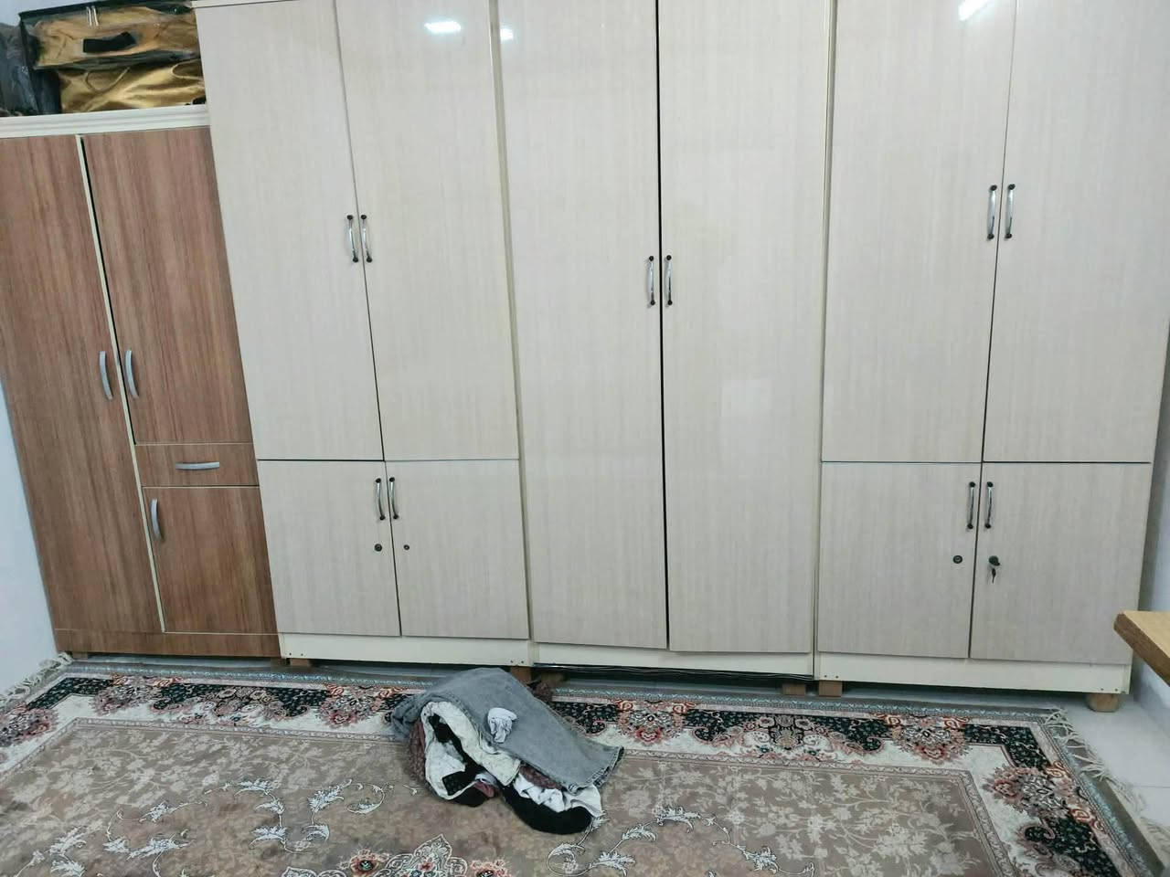 بو فروشتن به نرخى گونجاو
قه نه فه كان
فه رشه كان 
كانتوره كه 
شوين سليمانى 
بو نرخ ته له فوون بكه ن هه مووى پاكو بێ عه يبه

***********
