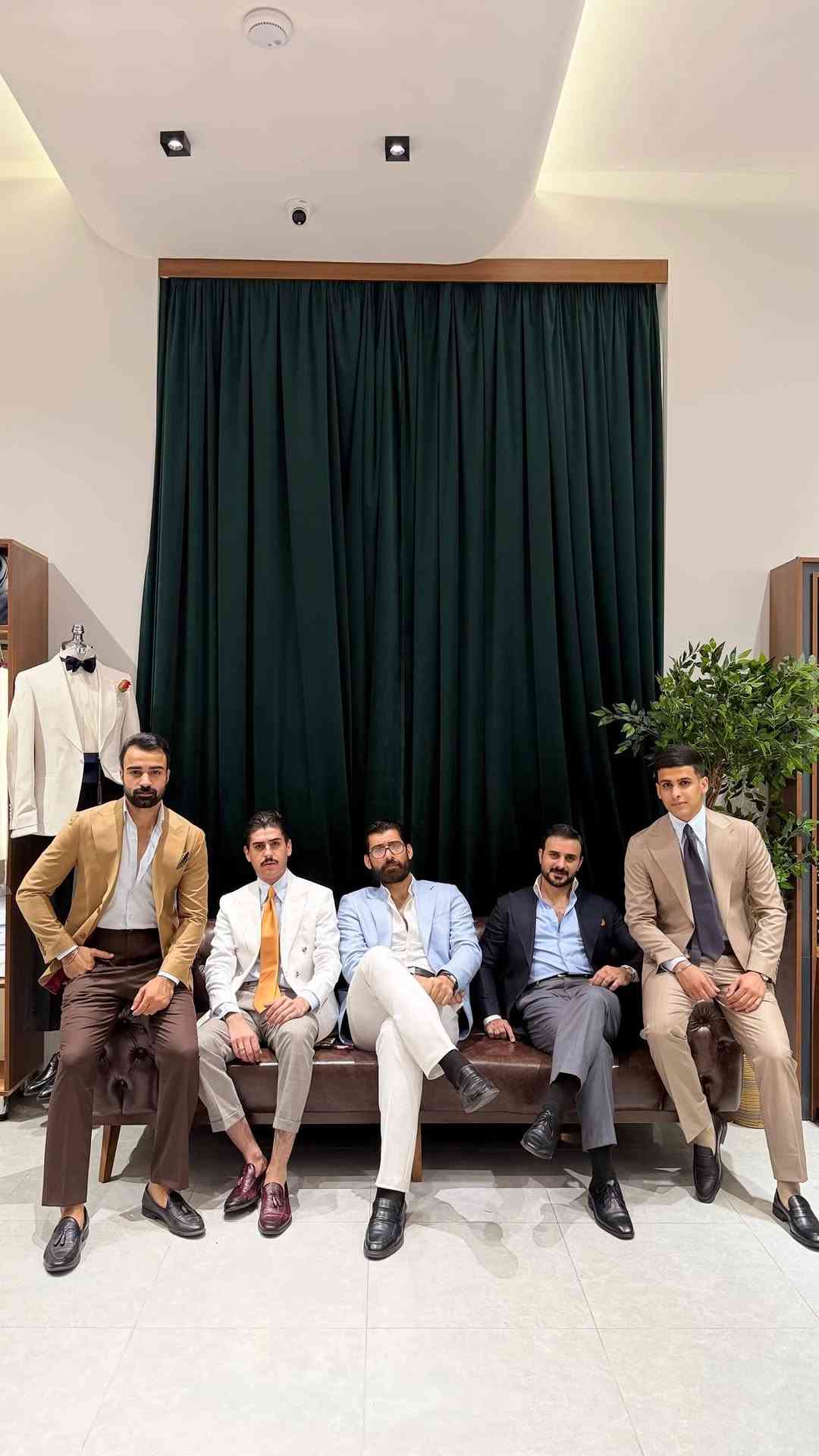 ⁨	ستايلات الموظفين يوم الجمعه اي واحد عجبكم✌️⁩
