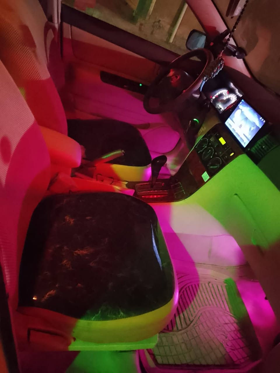 السلام عليكم سياره بي واي دي اف ثري موديل ١٢ مكينه رمبه جديده لانسر مسيبوشي وكيره كلو تبريد بدايت الصيف سويته كله ادامه كامله السياره بيه الهلالات معمره فقط بسمي السياره مكانها حله اي ستفسار اتصال عل رقم ***********
