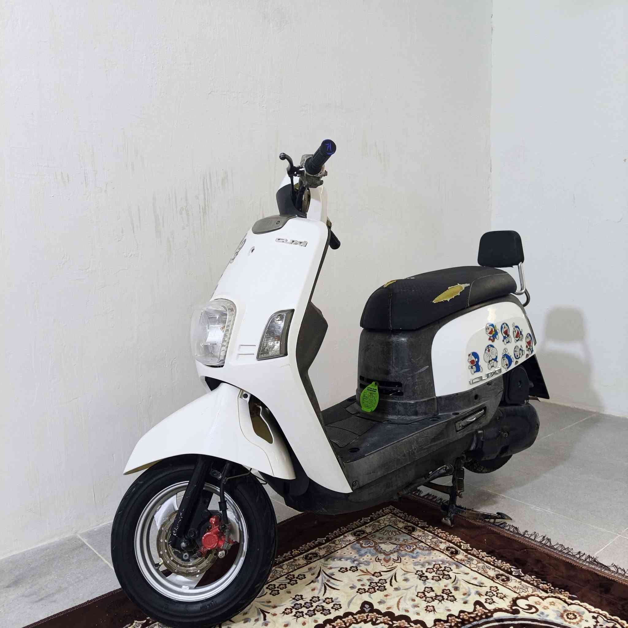 سلام عليكم دراجه ماكس بوليسي بسعر 925 دراجه رمبه  جيب فيتر وتعال افحص محرك ما مفتوح وشلعه ومعدل ونعومه لا تنقيص ولا تبخير  كهربائيات كلشي شغال   بلاديه باله دراجه منزله من رنبه فقط تغير الون اوكفره بلاد موجود الونه اسود  بلادي تخم تاير جديد.وتوه بولشتها بوليش عام  مكاني بصره تقاطع الكزيزه قرب محكمت الكزيزه رقم هــ/*********** متواجد وتساب فقط
