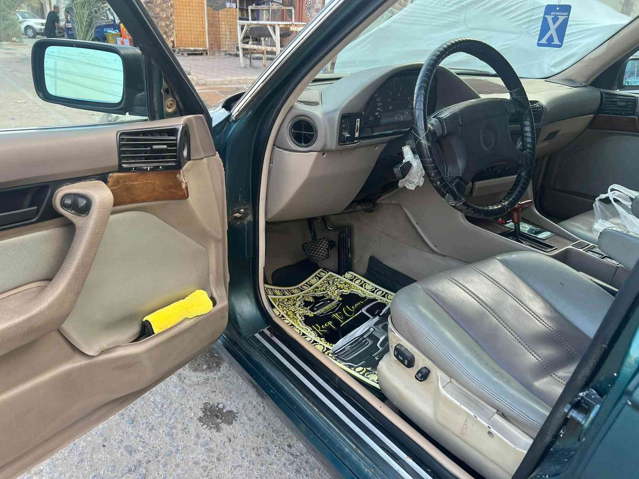 سلام عليكم شباب BMW 525iبجم عريض وارد ياباني موديل ١٩٩٢ كير محرك حدادية وضربة وكهربائيات كلها جدد ومكفولات تخم تايرات جديد وتبريد ثلج رقم انكليزي بابل والسنوية نافذة لل٢٠٣١ رقم صاحب السيارة *********** سعر السيارة 57وبيها مجال
