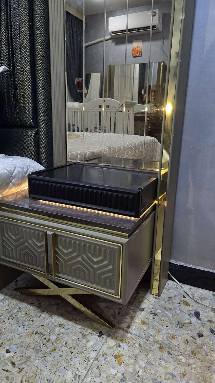 غرفه جديده نضيفه اخت جديده موديل تركي هدرولك أضاء كله شغاله بعد اناره اضافيات ممشغله عدد قطع 9 مكان بغداد شراي تصال على رقم هاتف ***********
