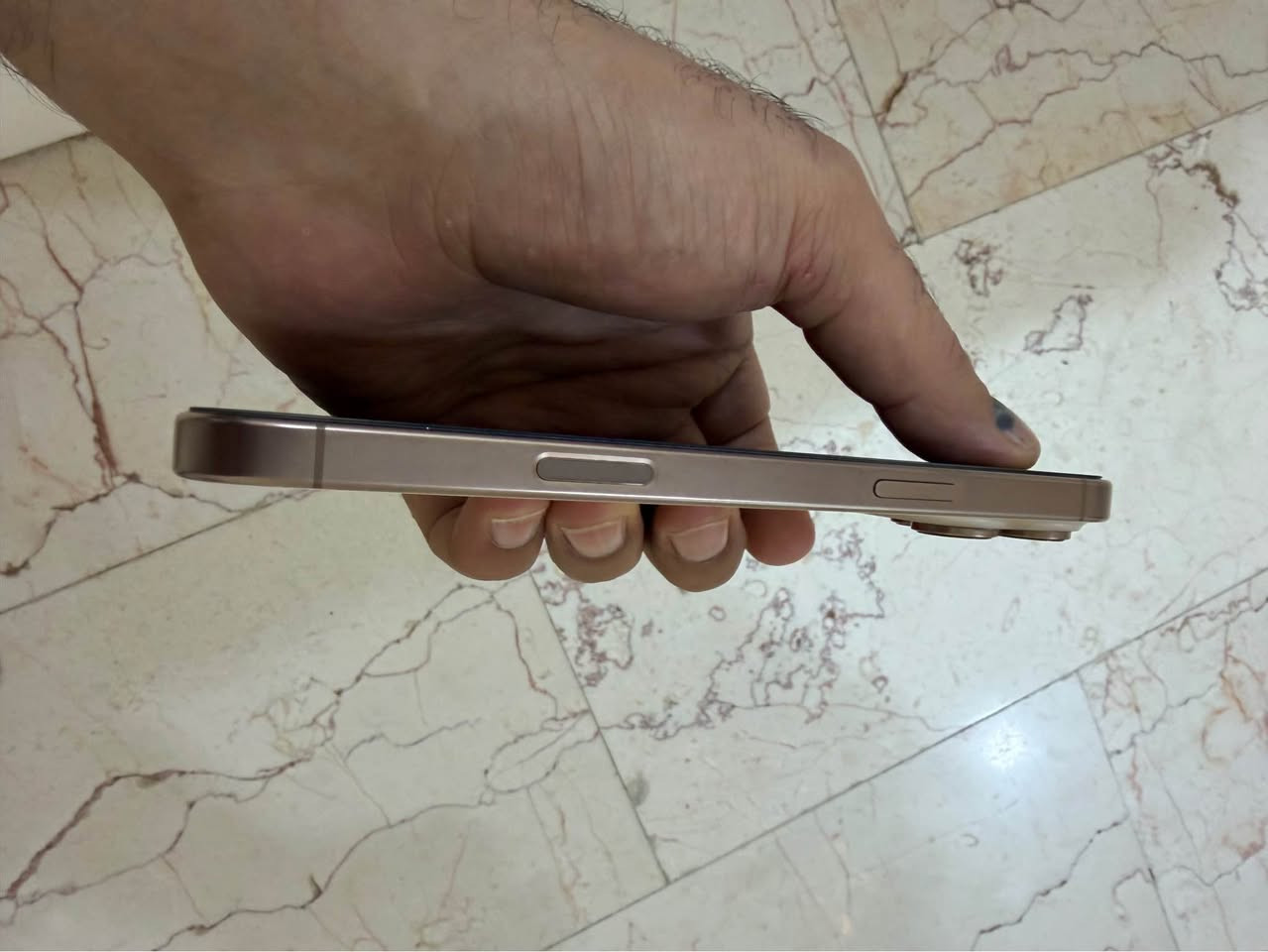 .

ايفون 16 برو ماكس

ذاكره 256 بطاريه 94

دبل شريحه ZA يعني شريحتين

جهاز جديد

سعر 1325 بي مجال بسيط

مكاني ناصريه مركز

رقمي للشراي *********** ناصرية, ذي قار
