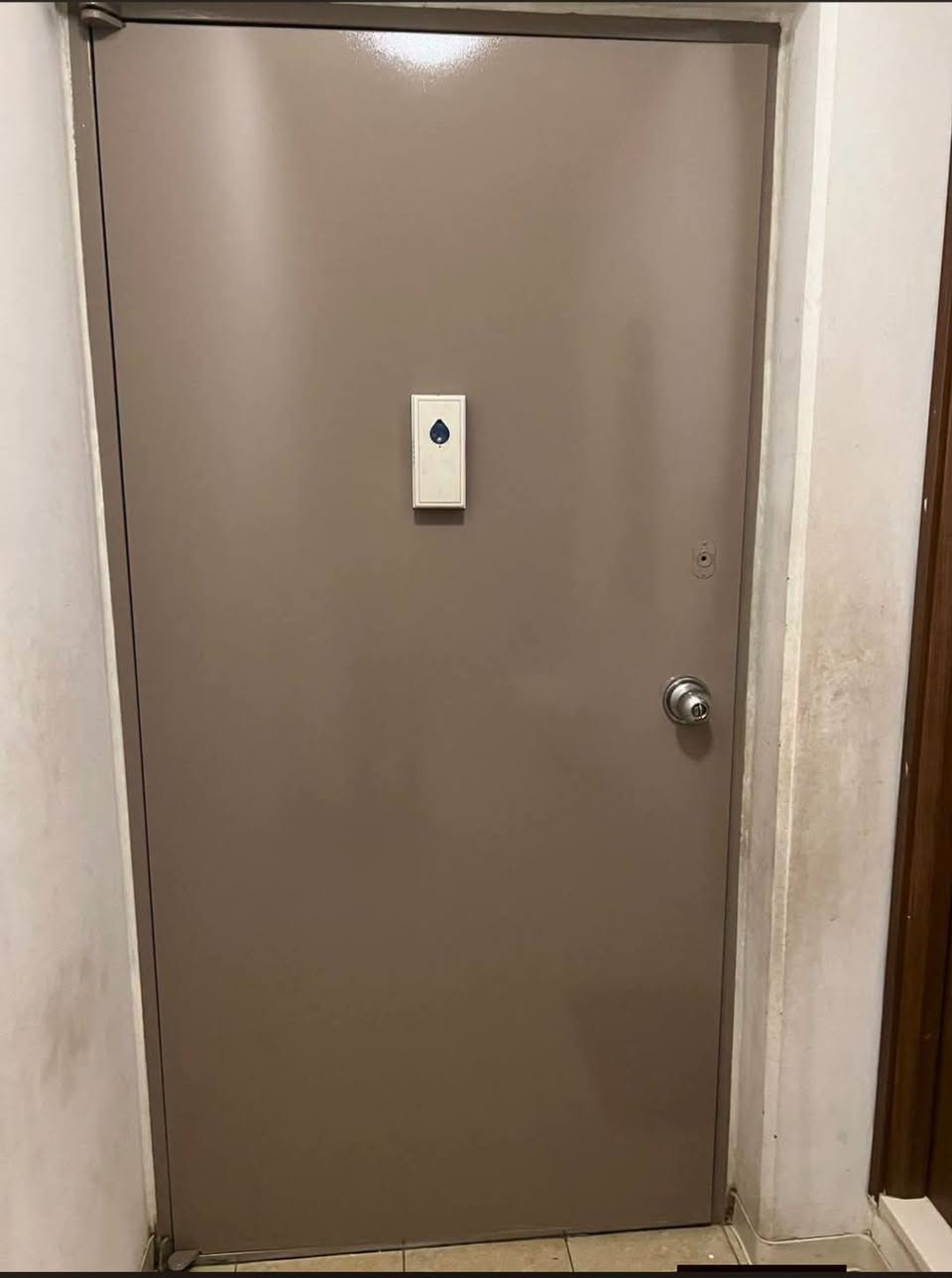 سلام عليكم صبغ باب الشقه داخل والخارج نوع الصبغ جوتن .... 🚪
منوفر الكميات خير من الله  الاستفسار واتساب ***********
