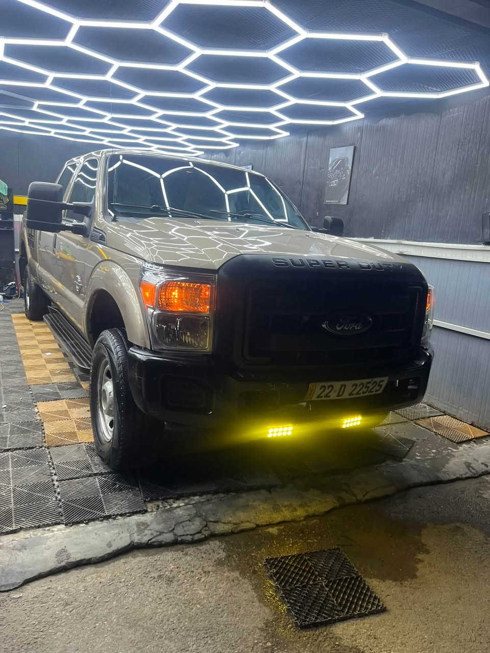 السلام عليكم فورد F350 للبيع موديل 2012 مُحرك بانزين V10 صدر جديد امامي خلفي تخم تاير جديد تبريد تدفئه شغال جاهزه من كُل النواحي مابيها نقص خير من الله السعر 110 وبيها مجال مكان السياره بغداد للأستفسار هـ / ***********

