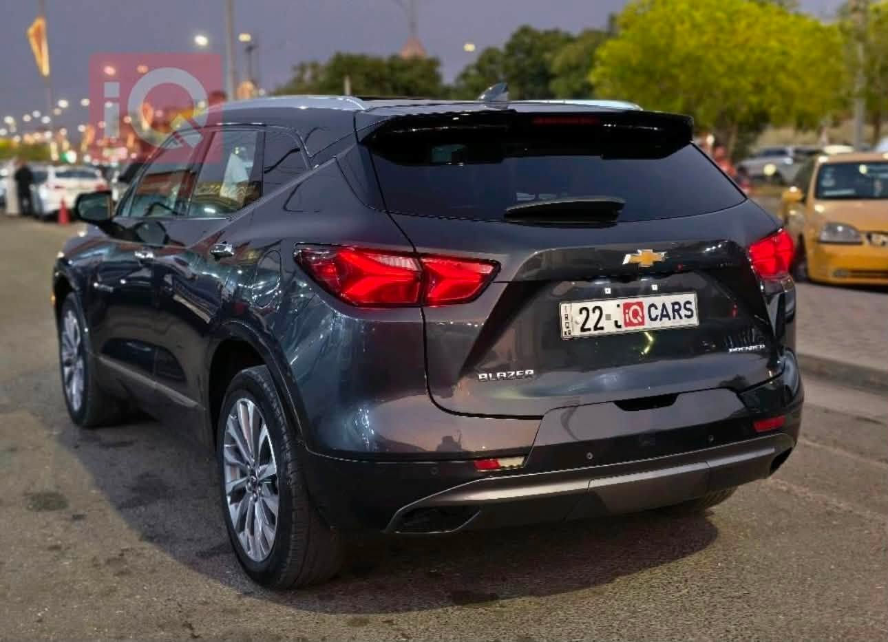 سلام عليكم
شوفرليت بلايزر موديل 2022
اعلى مواصفات priemum V6
حادث صندوق بيها تعديل بارد يم رقم فقط 
رقم اربيل 
مواصفات 
بانوراما
داتاشو
كشن جلد 
كشن هيتر 
كشن كهرباء طرفين
صندوق كهرباء 
 بصمه اربع ابواب
بصمه 
تشغيل بعد 
مودات قياده 
محرك v6 
تكم اسود 
رادارات 360
قياده شبه ذاتي 
$210 سعر سياره 
***********
