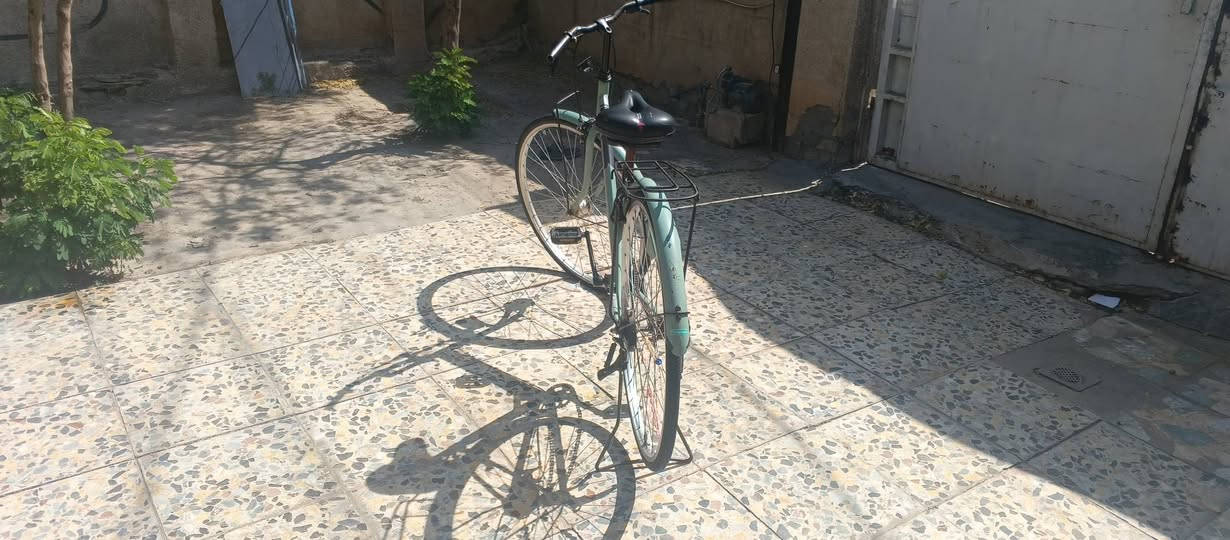 السلام عليكم شباب بايسكل ياباني نضيف جدا جد بس التايرات بنچر الحجم 26 السعر 100الف و بي مجال المكان الشعب حي سومر  *********** بي واتساب
