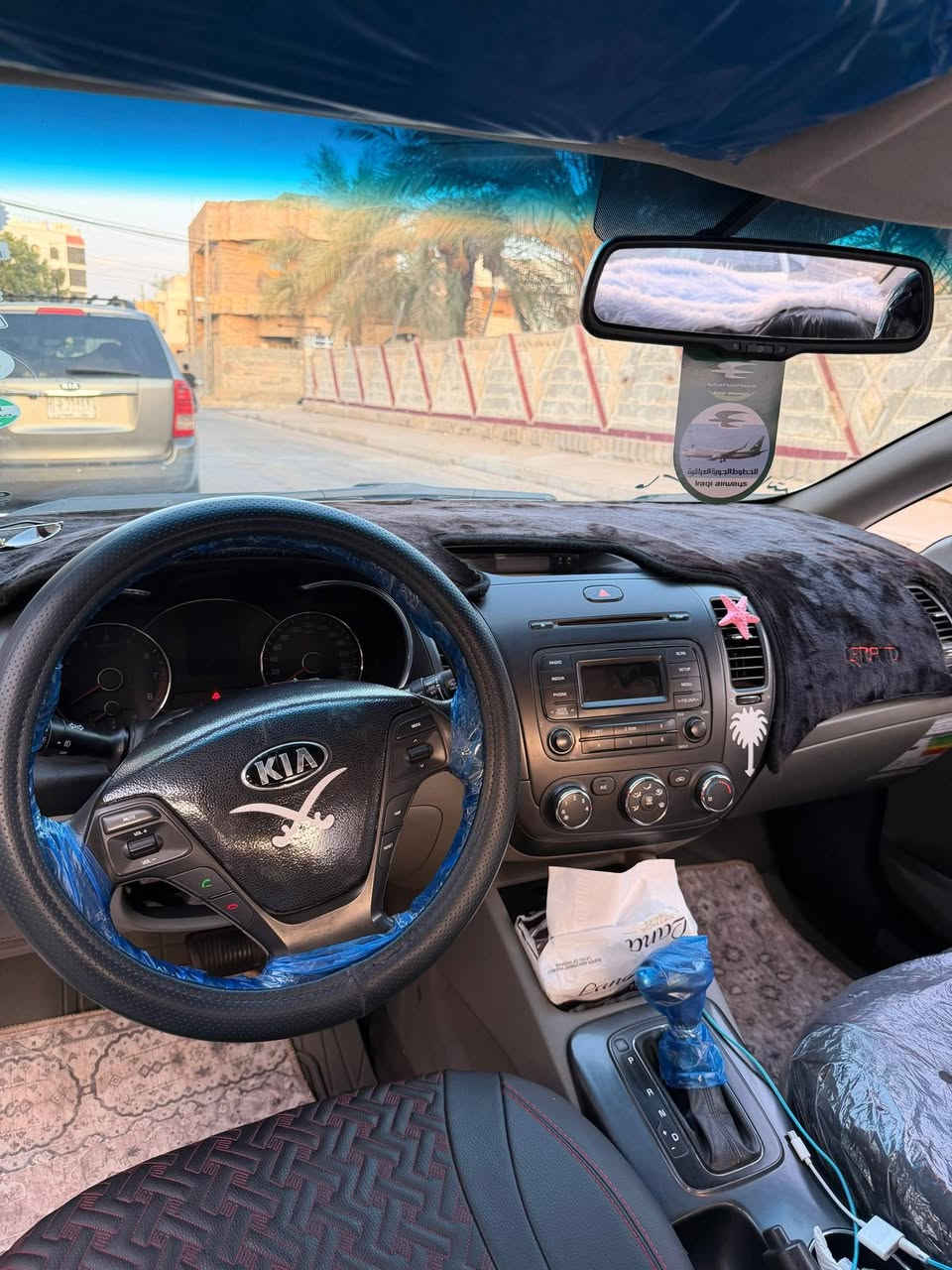 السلام عليكم اخوان كيا سيرات 16 محرك وكير جديد سياره مقفوله سعر السياره 130 مكان السياره انبار***********
