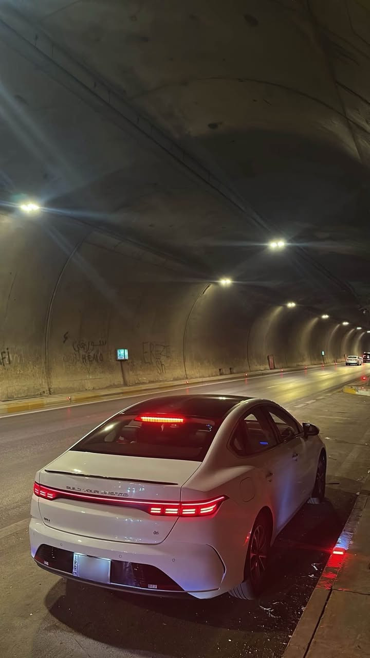 بسم الله الرحمن الرحيم 

BYD ( Destroyer 05 ) DM-i 2025 

سەیارەکە زۆر جوان و بێ موشکیلەیە ٣٠،٠٠٠ کم ڕۆیشتوە نیوەی بە بەنزین و نیوە ی بە شحن ، ملاحەزەکی لە بۆنیت و ملاحەزەکی لە چامڵغی پشتەوە ی لای سەکن هەیە 
ئەشیای خۆی کامل لەگەڵ ماوە 
شاشە گەورەیە و بە کارەبایی دەسوڕێ 
ئۆتۆ هۆڵد و برێک بەسمەیە
٥٥ کم بە یەك شەحن دەڕوا ت و ١١٢٥ کم بە یەک تانکی بەنزین 
کوشین سپۆڕتە و ناوی سپی و شینە 
سەیارەیەکی زۆر موریح و بە قوەتە و لە ئێستادا ئاگری 
بازاڕیە

١٤٢ وەرەقە و مەجالەکی برایانە
*********** أربيل, العراق
