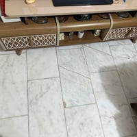 ميز تلفزيون • نظيفه • قابل للتفاوض
