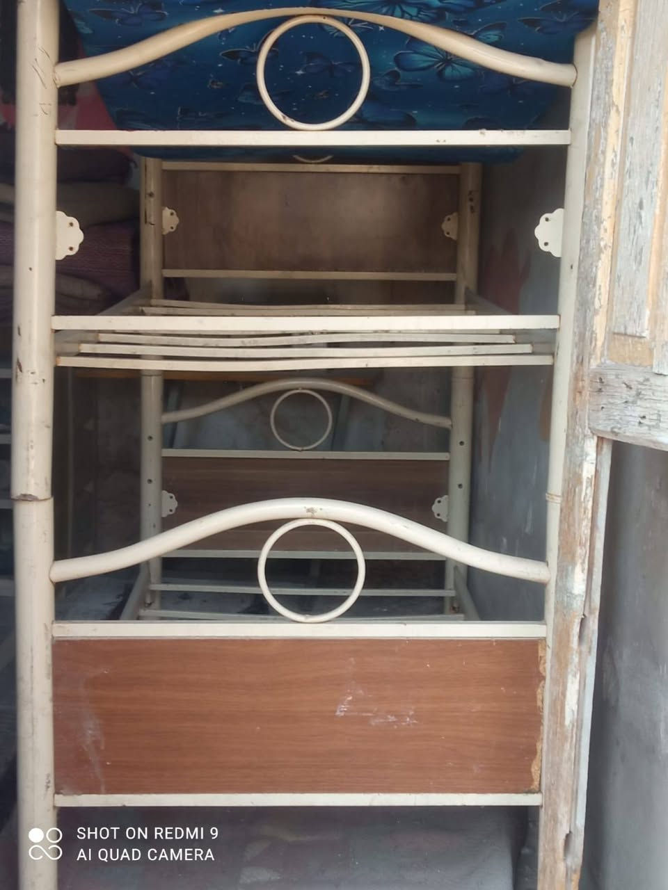بابل الحله ايستفسار علاهذاه الرقم ***********

نص مكتوب في الصور:
- SHOT ON REDMI 9 AI QUAD CAMERA
- SHOT ON REDMI 9
- AI QUAD CAMERA