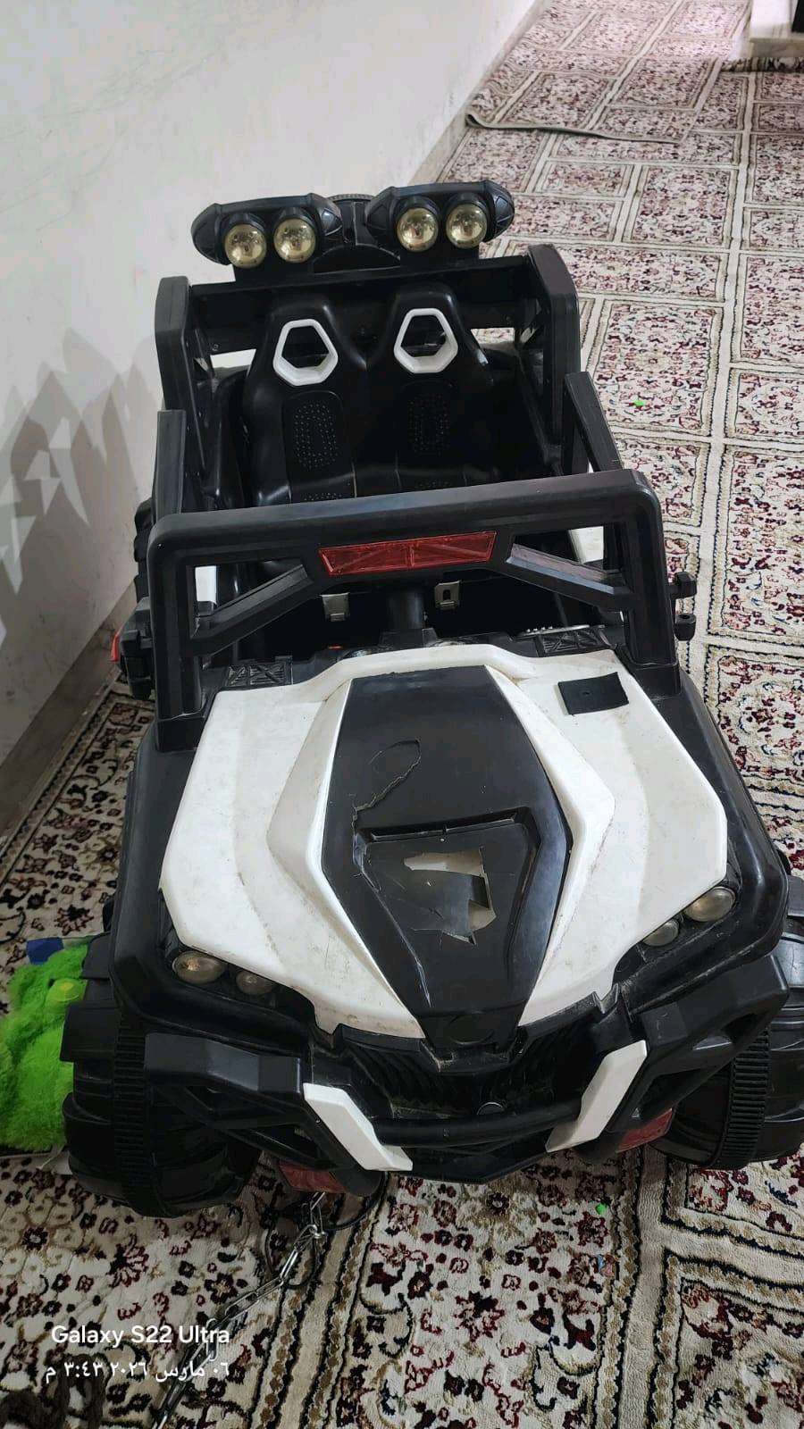 سيارة اطفال للبيع حجم كبير شغاله فول وشاحنه وياها السعر 100