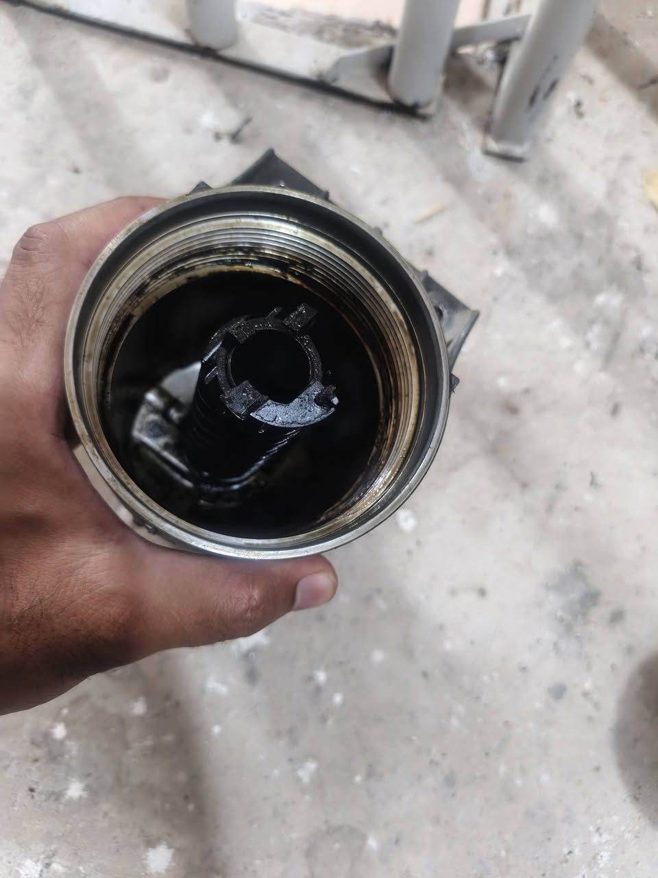 بسم الله الرحمن الرحيم.
للبيع غراض خفاش مستخدم بيهن مال حاويه وبيهن تفصيخ عراقي. 
عنوان موصل ***********
