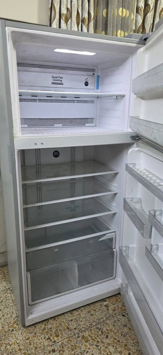 ثلاجه بخاخ ما بيهه اي تصليح ماطور وغاز أصلي غير مبدل العرض 86 سم الارتفاع 2 متر شويه ...للبيع بغداد الغدير *********** متواجد من العصر فاصاعدا
