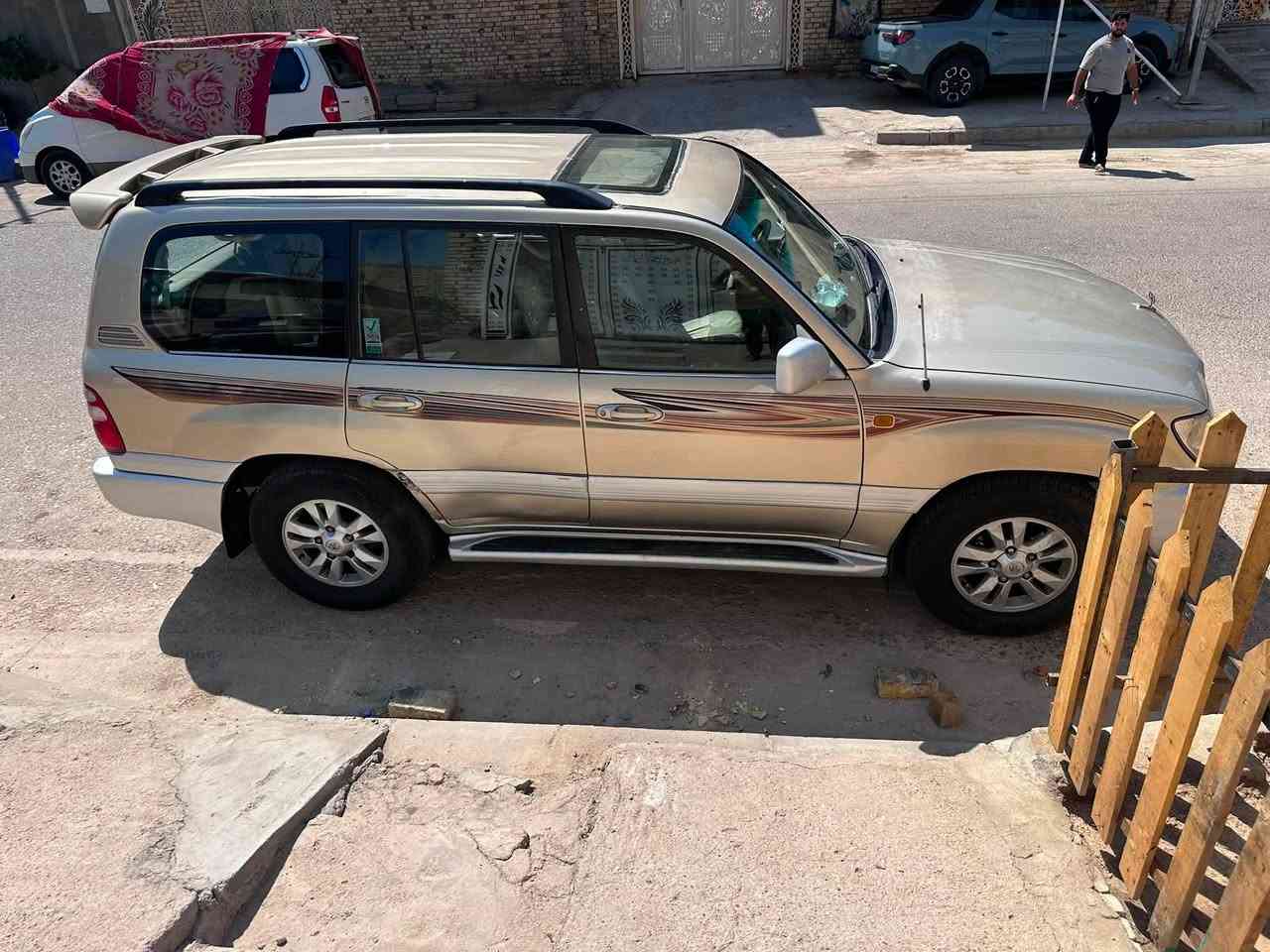 لاندكروز / 2004 محدث 2007 لسياره مصبوغه صبغ عام جماليه رقم بغداد باسمنه كبل تحويل لسعر 105 الستفسار  هاذ لرقم ***********
