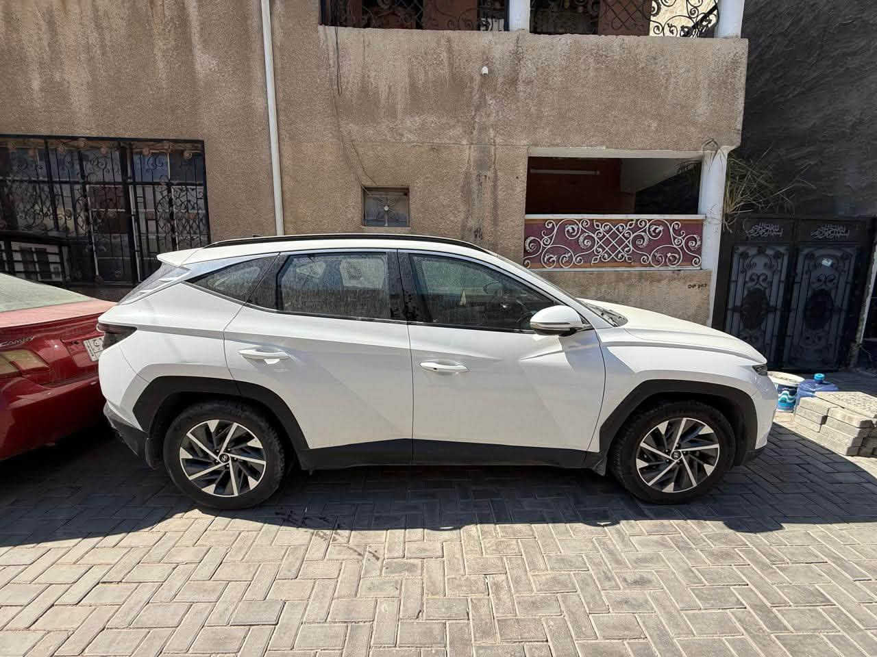 توكسان 2023 فول واحد على واحد
كفاله عامه كفاله عامه 
الرقم بغداد 
فول تحكمات كشنات كهرباء 
ماشيه 65 الف 
بدون ضرر كفاله عامه من كلشي 
السيارة كامله مكمله 100‎%‎ 
مكان الاعظميه 
للاستفسار 
***********

نص مكتوب في الصور:
- كووؤول
- CHILL