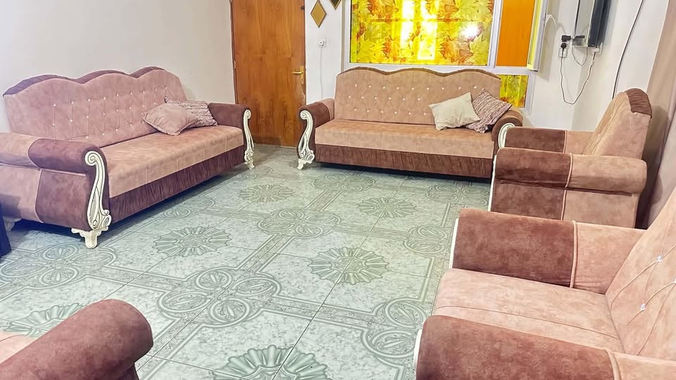 قنفات ١٠ مقاعد نظيف مابيه اي عيب اريده ب٢٥٠ للاستفسار على الرقم ***********
