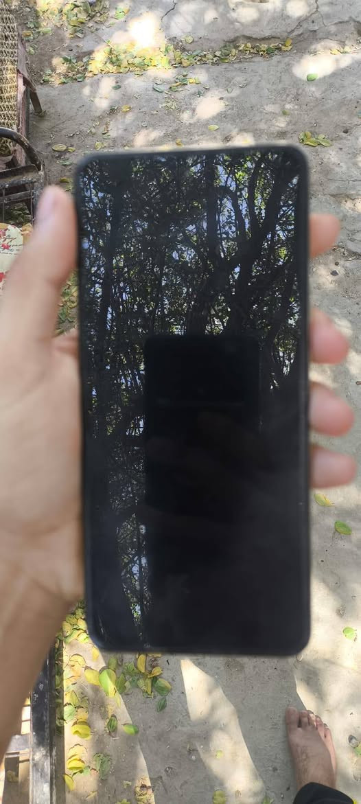 📱 للبيع Realme C75

🔹 الرام: 8GB
🔹 الذاكرة: 256GB
🔹 المعالج: MediaTek Helio G92 Max
🔹 الكاميرا الخلفية: 50MP
🔹 الكاميرا الأمامية: 8MP
🔹 البطارية: 5828mAh
🔹 النظام: realme UI 6.0
🔹 الجهاز نظيف وحالته موضحة بالصور
🔹 اللون: أخضر فاتح

💰 السعر: 175 ألف دينار
📍 الموقع: الرمادي

📞 للتواصل: ***********
