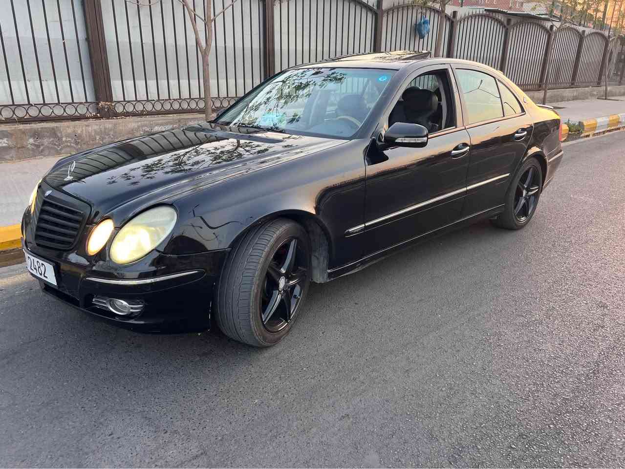 السلام عليكم ورحمة الله وبركاته للبيع او مراوس  مرسيدس E350 سيارة جديدة كلين بدون حادث فول 1/1 سيارة جاهزة من الدعامية للدعامية ومصبوغة اثر جراد الموقع الحرية دور نواب الضباط *********** بغداد, العراق
