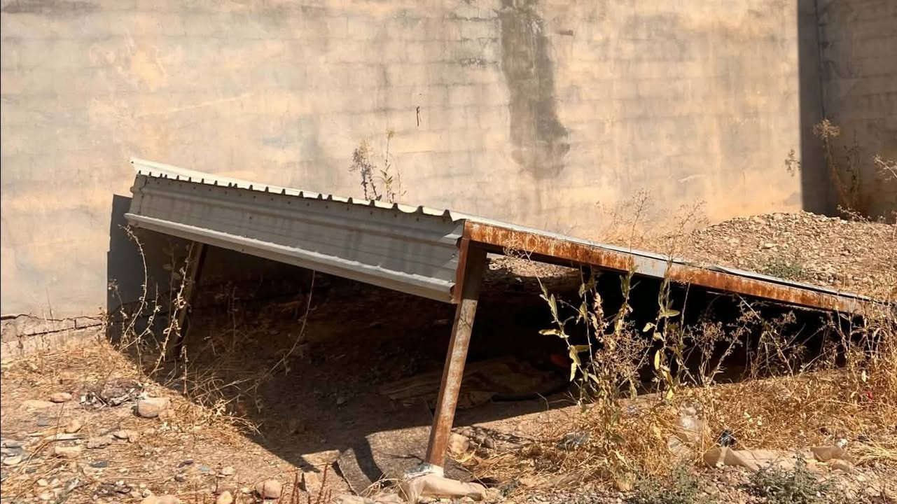 سەلام علیکم سعری ٣٠٠تۆزێ معملە
سەلام علیکم ئەم سەقیفەیە بۆ فرۆشتن زۆر تۆکمە دروست کریاوە 
(پانی ٣مەترو ٩٠) (درێژی ٤مەترو ٦٠) سعری ٣٠٠ و تۆزێ معملە لە کەلارم ***********
