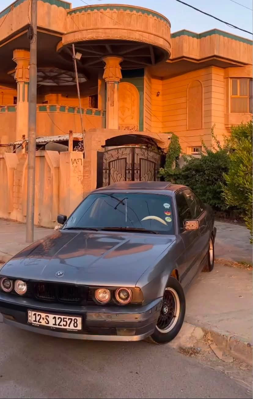 Bmw 525 كير اوتوماتيك
مكينه كبس 
سلايت 
جامات كهرب 
موديل 1995
رقم نينوى انكليزي 
كشنات جلد
سعرها 48 ورقه
***********
واتساب ***********
