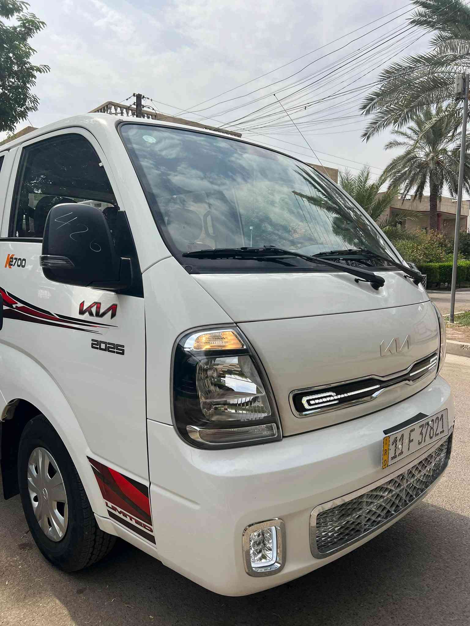 كيا بنكو 2025 | محرك 2700 ديزل
🔧 المواصفات:
• موديل 2025
• محرك 2700 ديزل
• 🚘 المشي: 24,000 كم فقط
• السيارة مكفولة وجاهزة
• ما بيها نص
• الكشنات جلد لون مشمشي 🧡
• الكشنات بعدها مغلفة بجيش الشركة واني مغلفها هي والارظيه 
• تحكم من الستيرن 🎛️
• شاشة CarPlay 📱
• كاميرا خلفية 📷
• حساسات خلفية
• سيارة نظيفة ومحافظة ومابيها نقص (بدون صبغ بدون ضربه على وضع الشركه استخدام بسيط ) 
📍 الموقع: بغداد – الدورة
السعر: 184وبيها مجال بسيط 
📞 للاستفسار:
***********
