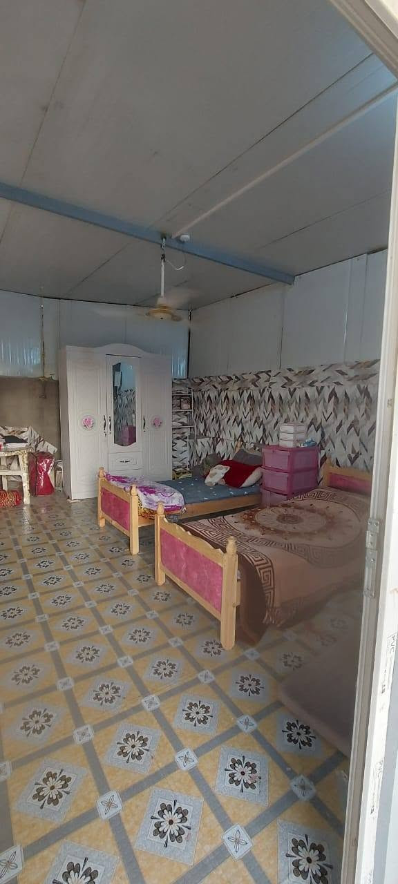 بيت للبيع زراعي قرار ٢٥ بسمي 
١٠٠ مترة الواجهه ٧ والباقي نزال 
يحتوي على استقبال ومطبخ وصاله وغرفة نوم وحمام داخلي وخارجي ومنور والطابق الثاني غرفتين سندويج كاملات من كلشي سعر البيت 
بدون اثاث ٨٥ 
مع الأثاث ١٠٠ وقابل للتفاوض 
للإستفسار مراسله الصفحة او الاتصال على الرقم *********** كربلاء, العراق

نص مكتوب في الصور:
- 4.5x4
- غرفه نوم
- استقبال 5x3.5
- مطبخ 4x3
- حمام وتواليت داخلي 3×1
- صاله 7x3.5
- منور للبيت 3×1