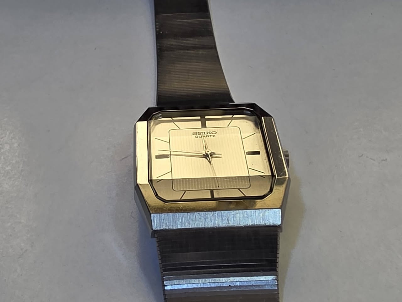 تحية طيبة/ على جميع الأخوه الكرام
⌚ SEIKO QUARTZ – أناقة تليق بك
ساعة بتصميم كلاسيكي فاخر ولمسة يابانية مميزة ✨
🔹 هيكل ستانلس ستيل أنيق
🔹 واجهة فضية راقية
🔹 سوار معدني فاخر
🔹 حركة كوارتز دقيقة وموثوقة
🔹 مناسبة للدوام والمناسبات
💰 السعر: 150,000 دينار عراقي فقط
📲 للطلب والاستفسار:
***********
🚚 توصيل لجميع المحافظات 🇮🇶
فايب أوكلك للساعات — اختَر الوقت اللي يليق بك.
