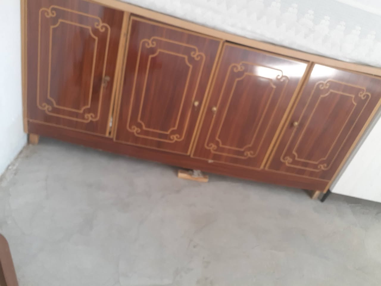 السلام عليكم كنتورين وبوفيه للبيع مكاني كركوك حي الاسره مقابل مستشفى الشفاء اخوان المو شراي لا يدق علي رحم الله والديكم 250 وبين المجال***********
