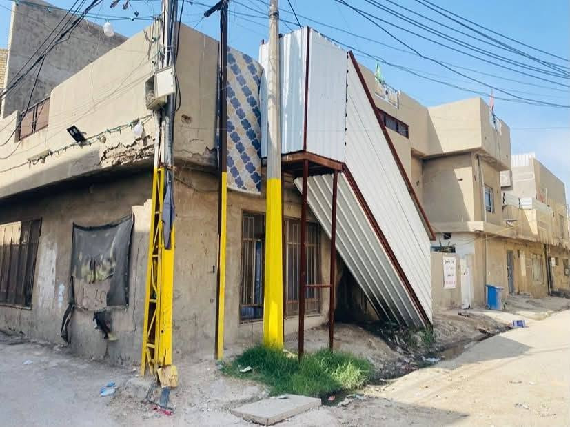 بيت لبيع مساحة 144 البيت ركن وعلى ساحة يتكون البيت على3قوط
طابق الول يكونن من غرفتين ومطبخ حمام  استقبال 

الطابق الثاني يكنون من غرفتين وحمام وصطحين 

موقع البيت مدين  الصدر قطاع 53

***********
