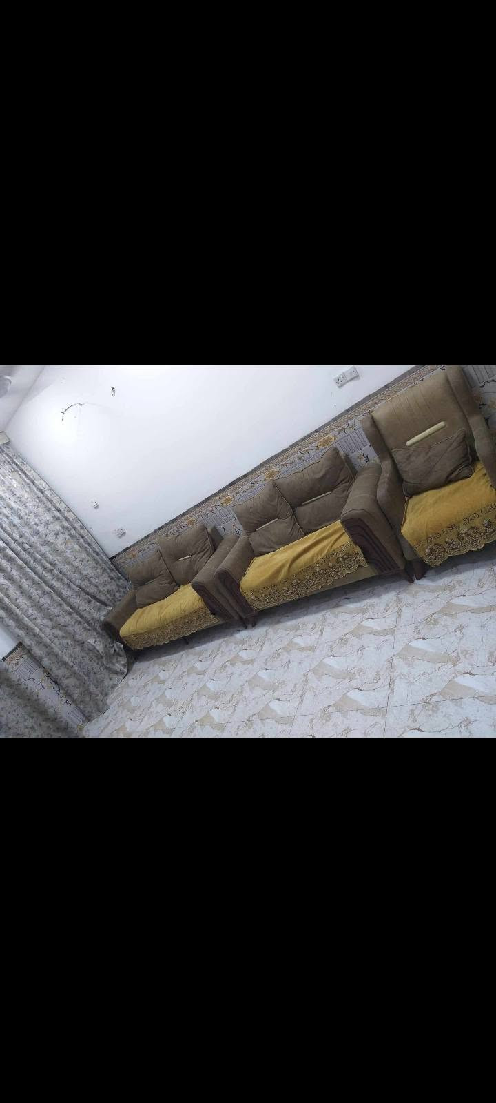 السلام عليكم
بيت للبيع مساحه  108
واجهه 6   ولنزال 18
البيت مدخلين عل مطبخ وعل استقبال
البيت  بناء جديد مو قديم قاط واحد زراعي 
غرفه نوم وحولي وستقبال ومطبخ وصحيات
مكان بغداد الشعب  نهايت شارع الصحه شارع ابو ماهر 
الاتصال ***********
