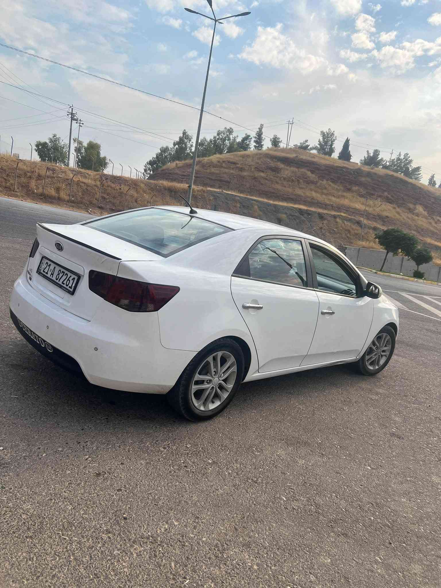 سیراتو مۆدیل ٢٠١١
یەک دەرگای بۆیاغە بەبێ داخیل دەرگای سەکنیش کەمێک کارتی هەیە وێنەکەیم داناوە ، رقەم سلێمانیە سەنەوی نوێیە تا ٢٠٣١ بەناوی خۆکە مەکینەی نەکرایتەوە گێڕ و مەکینە بەشەرت وەکالە و بەناو کردن بەشەرت سعری ٨٩ مەجالێکی کەم.***********
