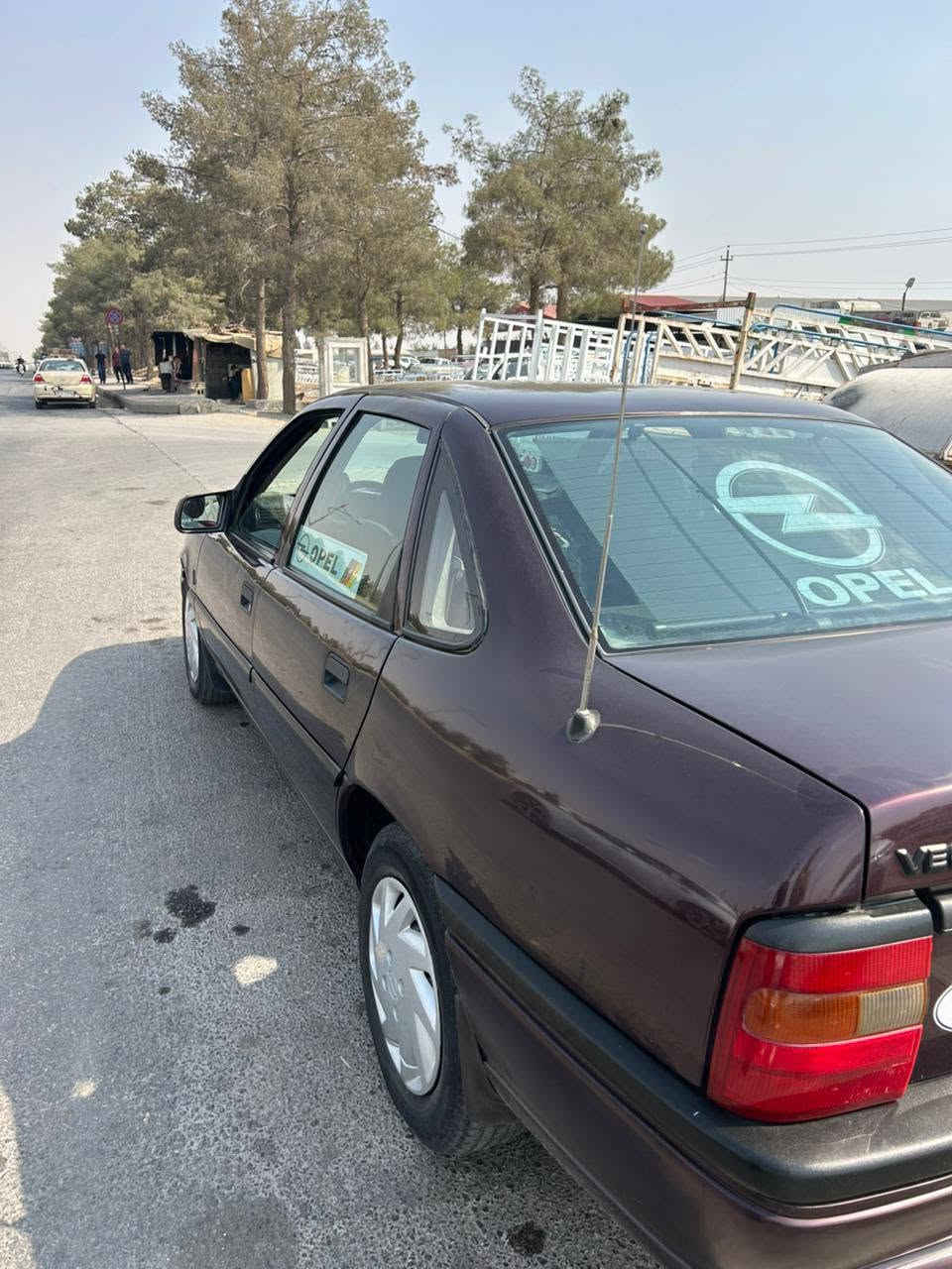 اوبل فيكترا 90 
مكينه 20 كير عادي 
صدر جديد تخم تاير جديد 
كهربائيات شغاله 
سنويه 2030 
تحويل ثاني يوم 
عنوان بغداد
***********
***********
