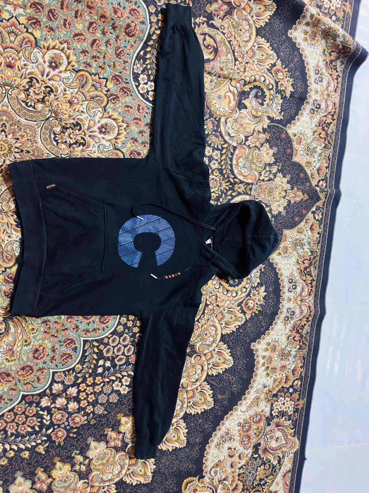 السلام وعليكم ملابس باله جديد مملبوس شرط نضافه داخل مبطن 6قطع ب25

