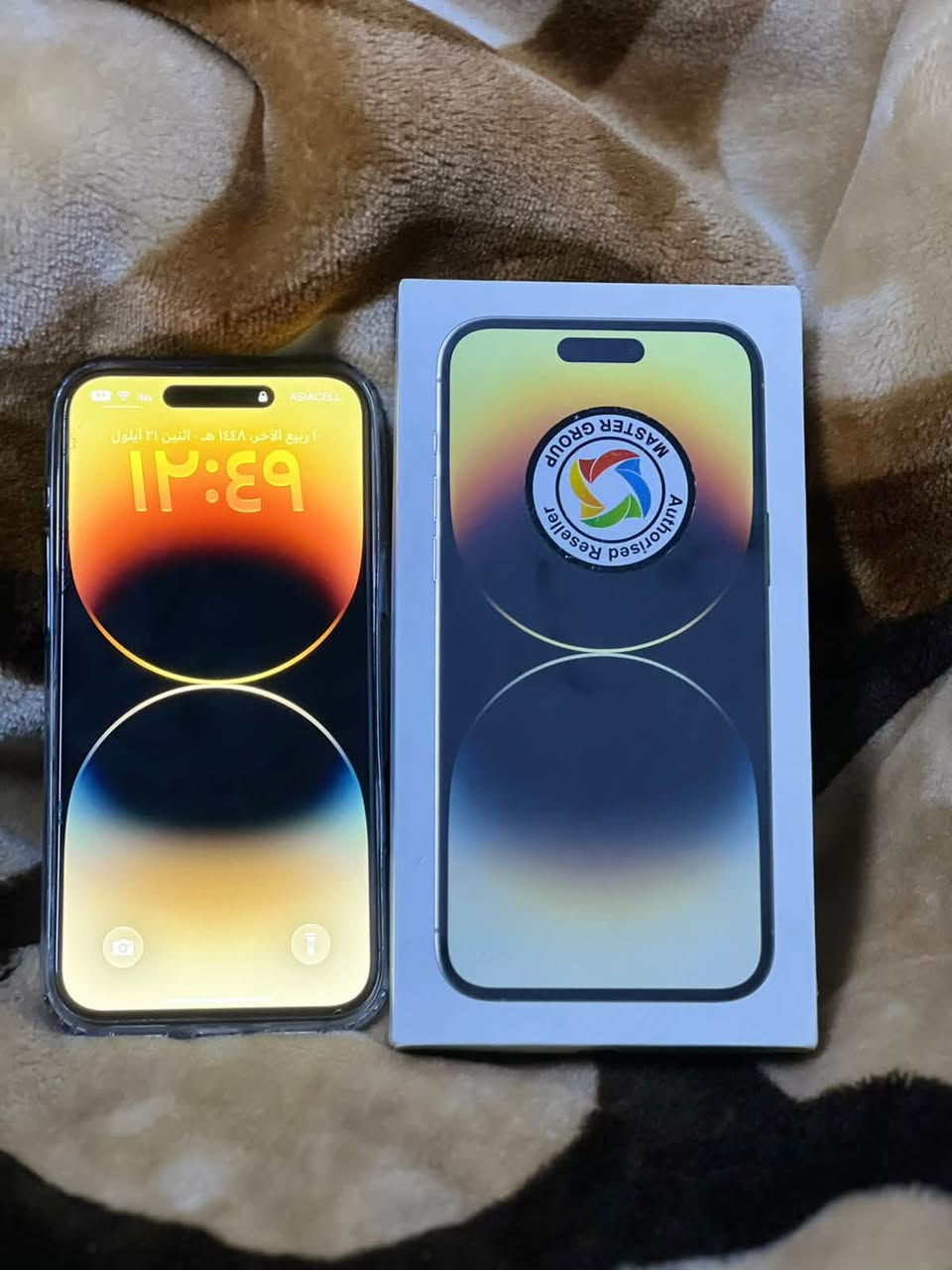آيفون 14 برو ماكس (iPhone 14 Pro Max)
اللون: ذهبي
 الذاكرة: 256 جيجابايت
 نسبة البطارية: 79% 
 االملحقات كارتون وكيبل ماستر شرق اوسط
⚠️ ملاحظات ⚠️
 الجهاز نظيف جداً واستخدام شخصي (على إيدي)

 يوجد ضرر بسيط جداً في الظهر، ومغلف الى 18 برو ماكس لون برغندي وتم استبدال الشاشة بشاشة أصلية مال وكالة (تقرأ مستعملة
واتساب للتواصل
( *********** )

